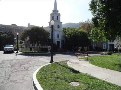 Qui se retrouve pendu au clocher à la fin de la saison ?