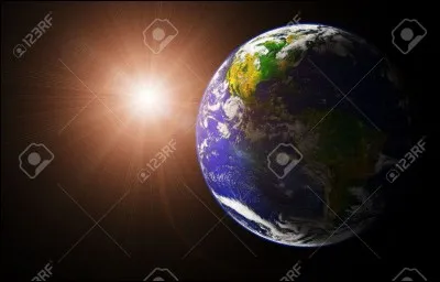 L'orbite de la Terre est parcourue en .....