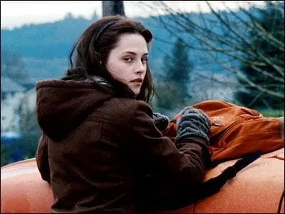 Quel est le nom complet de bella ?