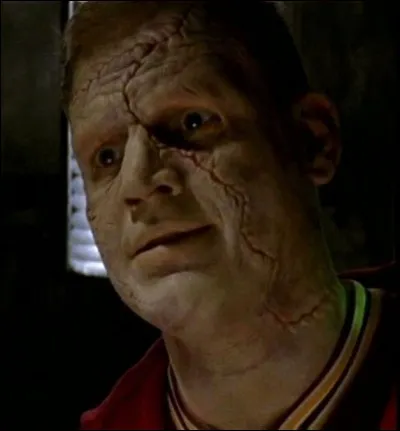 [Le Puzzle] : Éric et Chris doivent choisir une tête de fille qui est la pièce manquante de leur puzzle pour créer une femme pour Daryl le frère de Chris ; quelle femme choisissent-ils ?