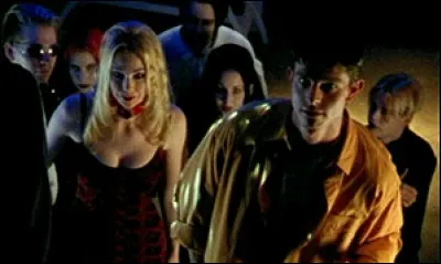 [Mensonge] : En quoi consiste le club où Billy Fordham (l'ancien petit ami de Buffy) est ?