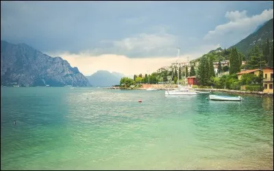 Le lac de Garde, avec ses 370 km², est le plus grand lac italien.