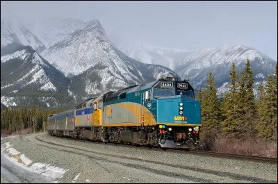 Quelles villes du Canada relie le "Canadian"?