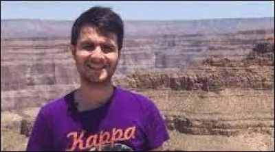 Dans quelle ville habite-t-il actuellement ?