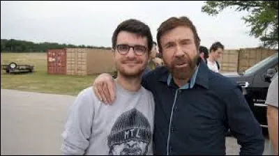 Quel célèbre acteur américain a-t-il interviewé dans une récente vidéo ?