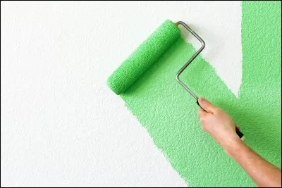 Je dois repeindre mon mûre de chambre.