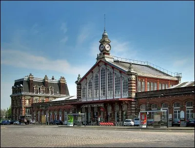 Limitrophe de Mouscron en Belgique, avec qui je suis jumel&eacute;e, je suis une grande ville du Nord (59) de quasiment 100 000 habitants, o&ugrave; le textile tenait auparavant une grande place.