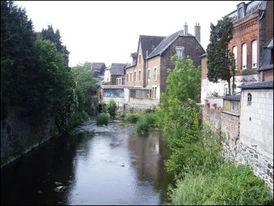 Ville de Thi&eacute;rache comptant presque 10 000 habitants, je suis une des rares communes du d&eacute;partement de l'Aisne (02) &agrave; toucher la Belgique,