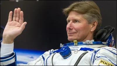 Plus on se déplace à grande vitesse, moins on vieillit vite que ceux qui se déplacent plus lentement. Gennady Padalka est un astronaute russe qui a battu le record du plus grand nombre de jours passés dans l'espace. Ainsi, en voyageant à 28 000 km/h à bord de l'ISS, ce cosmonaute détient aussi le record de l'homme qui a voyagé le plus longtemps dans le temps. Combien de temps ?
