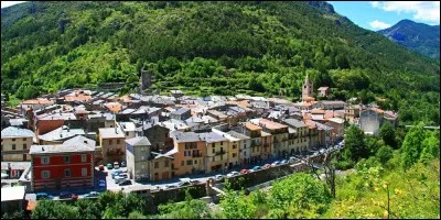 Commune de 700 habitants des Alpes-Maritimes (06), dans la vallée de la Roya, à 770 mètres d'altitude, je suis à la pointe sud-est de l'Hexagone. Française depuis 1947 seulement, je borde toujours mon ancien pays, l'Italie.