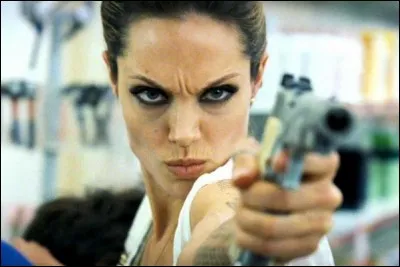 Ton meilleur ami sort avec ta petite amie. Comment réagis-tu ?