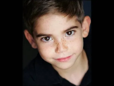 En quelle année commence-t-il sa carrière d'acteur dans des pages de publicité ?