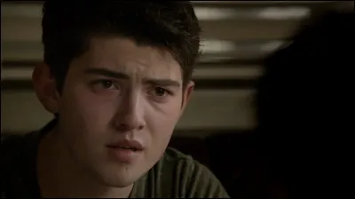 S4 : Qui capture Derek pour le faire redevenir jeune ?