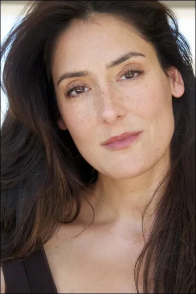 S4 : Quelles parties du corps de Talia permettent à Peter et Derek de communiquer avec elle ?