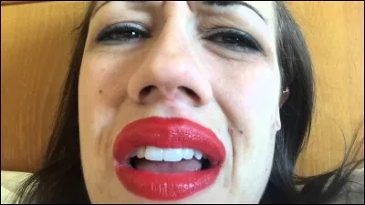 Qui est cette youtubeuse ?