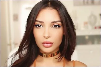 Qui est cette youtubeuse ?