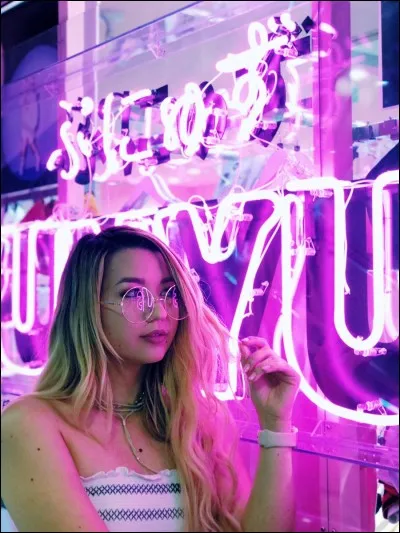 Qui est cette youtubeuse ?