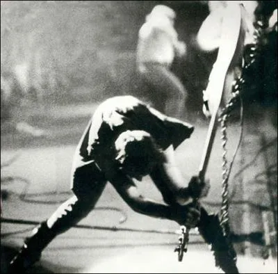 Cette photo a été celle d'un album des Clash. Lequel ?