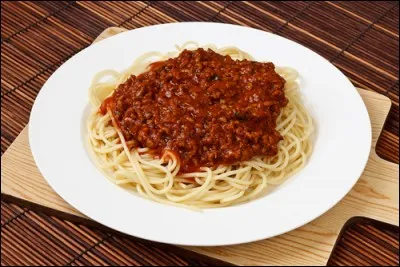 Les spaghettis à la bolognaise sont cuisinés à Bologne.
