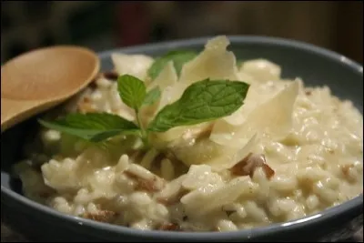 Pour rendre un risotto plus crémeux, il faut rajouter de la crème et du parmesan.