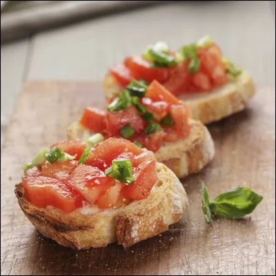 La bruschetta était à l'origine un plat pauvre servi aux paysans pour utiliser le vieux pain.