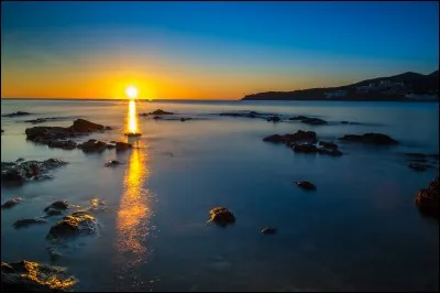 Qui chantait "Vivre comme une mer étale, entre ciel et abîme" ?