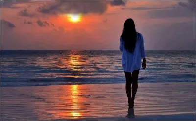 Qui chantait "Z'étaient chouettes les filles du bord de mer" ?