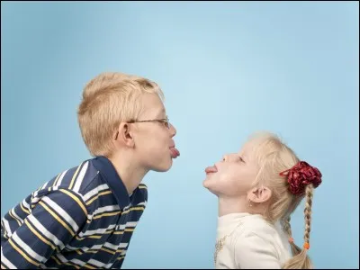 As-tu au moins un frère ou une sur ?