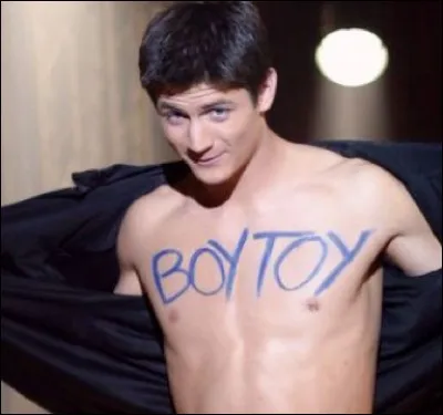 Combien d'argent Nathan rapporte-t-il à la soirée des enchères ?