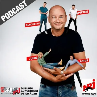 Avec qui est-il parti 2 fois en voyage ?