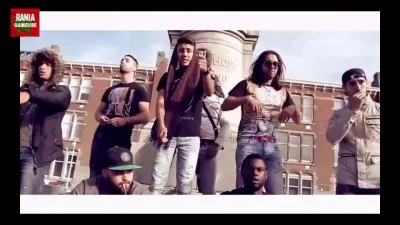 Le groupe se constitue de :