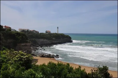 Revenons en France. Petite halte dans les Pyrénées-Atlantiques, dans l'arrondissement de Bayonne. Mon gentilé est Angloy et je suis la ville suivante.