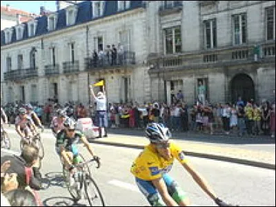 Combien de fois Périgueux a-t-elle été "ville étape du Tour de France" ?