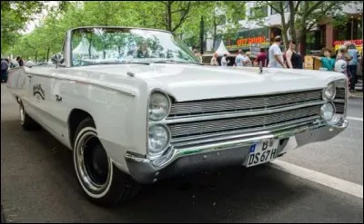 De quelle marque est ce cabriolet ?