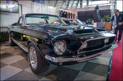 De quelle marque est ce cabriolet ?