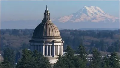 Olympia, petite capitale de 46 000 habitants, se situe à moins de 100 km du Mont Rainier. De quel Etat est-elle la capitale ?