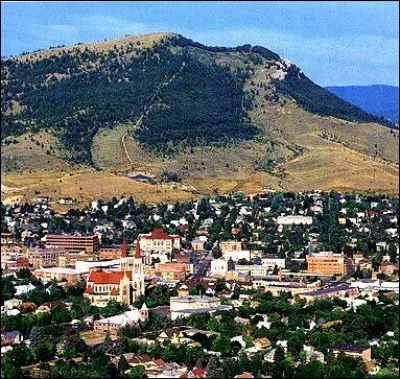 Helena, peuplée de 28 000 habitants, se trouve dans la haute vallée du Missouri. De quel Etat est-elle la capitale ?