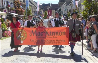 La société traditionnelle écossaise fonctionne sur quel mode ?