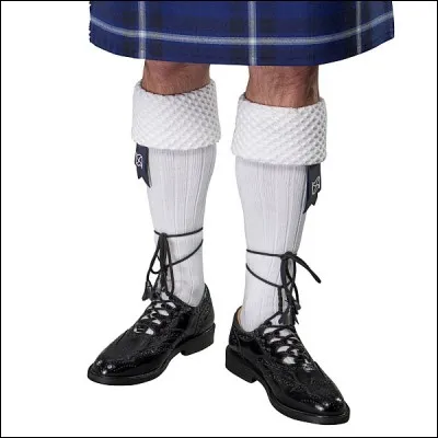 Qui dit kilt, dit chaussures spéciales. Quel est leur nom ?