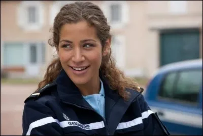 Comment se nomme la série où elle incarne un gendarme ?