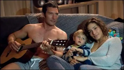 De qui tombe-t-elle amoureuse à la fin de la saison 9 ?