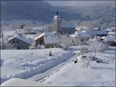 Petite vue hivernale de Thollon-les-Mémises. Commune de l'arrondissement de Thonon-les-Bains, surplombant le lac Léman, elle se situe dans le département ...