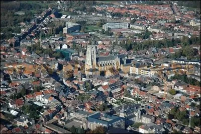 Tongres est une ville de 30 000 habitants, la plus ancienne de son pays. D'origine antique, elle était l'une des plus au nord de toutes les villes du monde romain. Dans quel pays se trouve-t-elle ?