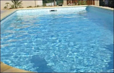 Imaginez votre réaction si, du bord de la piscine, pendant que vous parlez avec un(e) ami(e) vous glissiez et atterrissiez dans le bassin juste derrière vous.