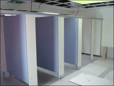 Voilà, la journée piscine est terminée ! Vous sortez du bassin pour rejoindre votre casier et enfin le vestiaire.
Qu'avez-vous pensé de la journée ?