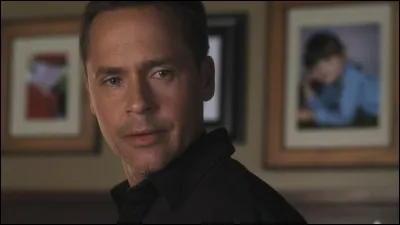 Comment se nomme Byron Montgomery ?