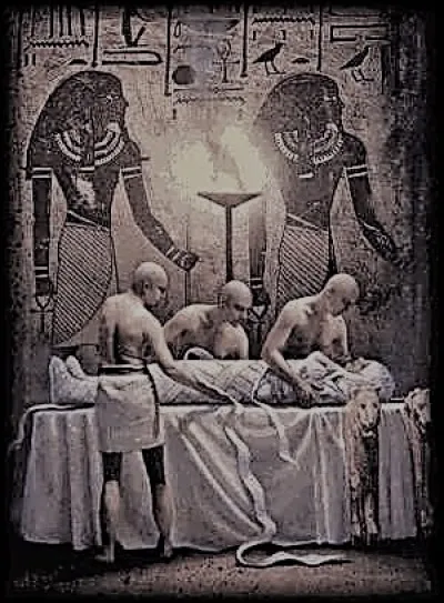 Quelle est la première étape de la momification ?