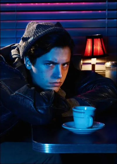 Dans la série "Riverdale" qui est l'acteur qui joue Jughead ?