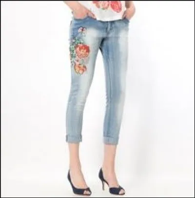 Ce pantalon est un peu ____, je n'aime pas trop.