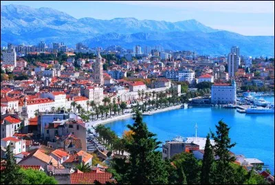 Cette ville est bordée par la mer Adriatique : quel est son nom ?